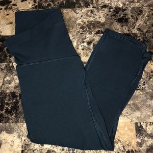 🎊 NEVER WORN! 🎊Lululemon cropped leggings